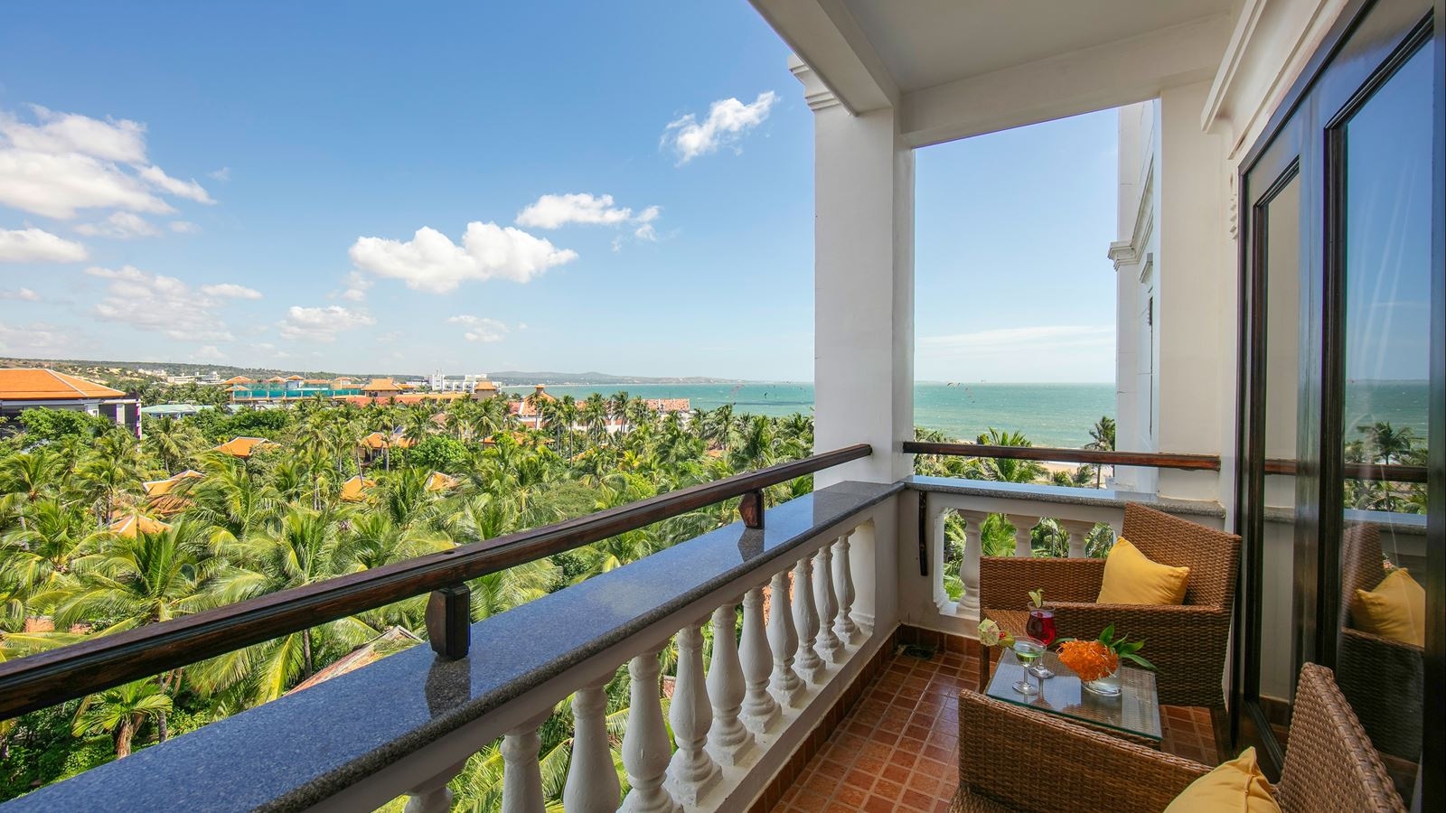 rooms-deluxe-oceanview-with-balcony