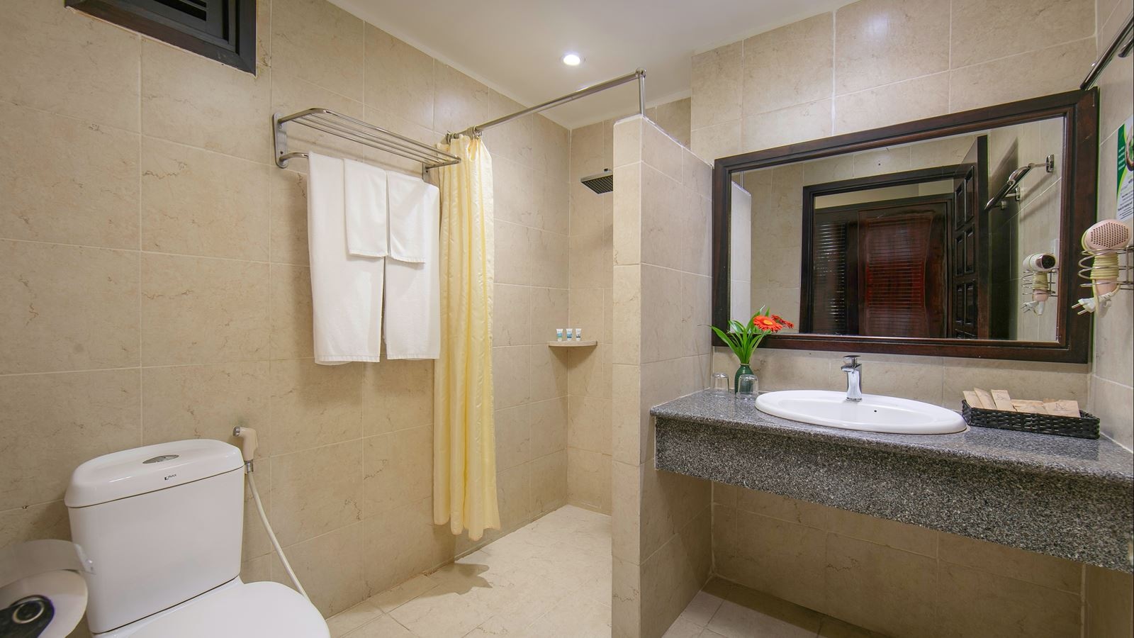 rooms-deluxe-oceanview-with-balcony