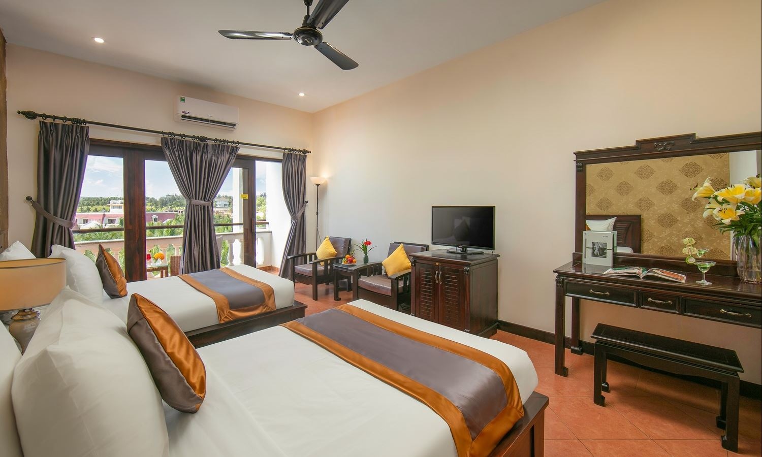 rooms-superior-gardenview-with-balcony