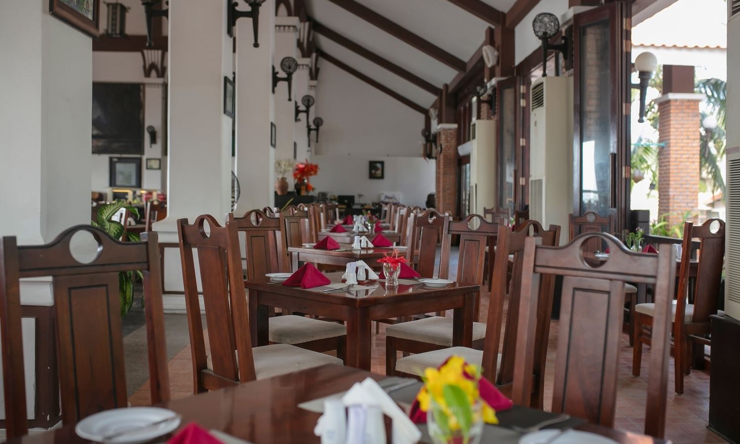 restaurants-restaurant