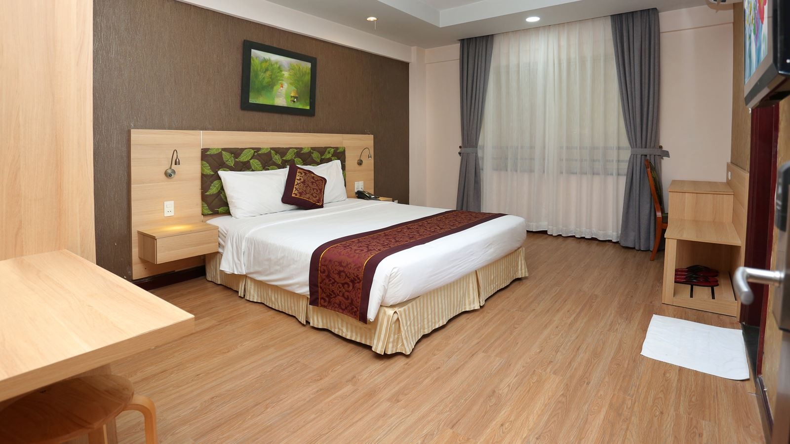 rooms-superior-with-window