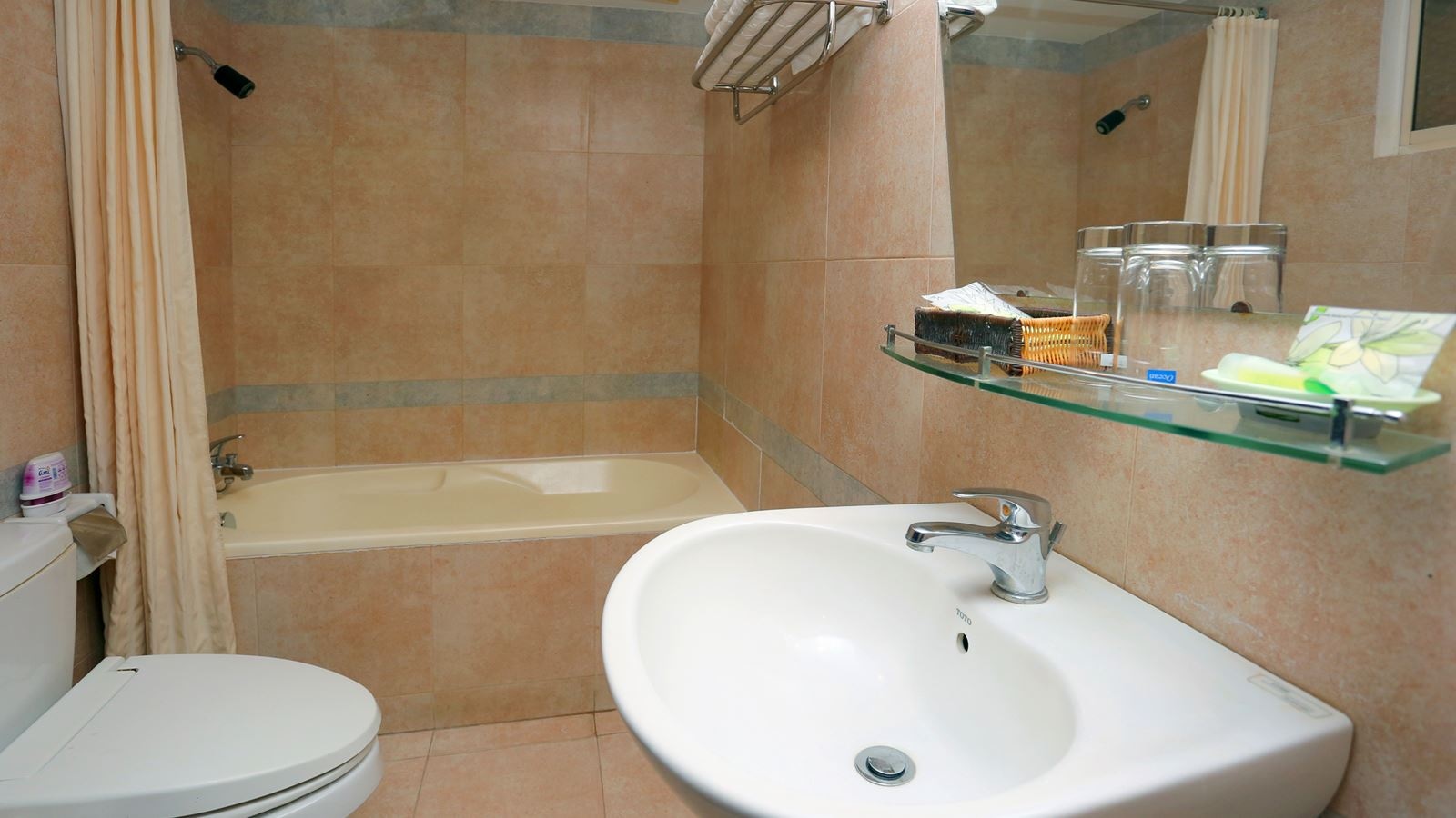 rooms-superior-with-window