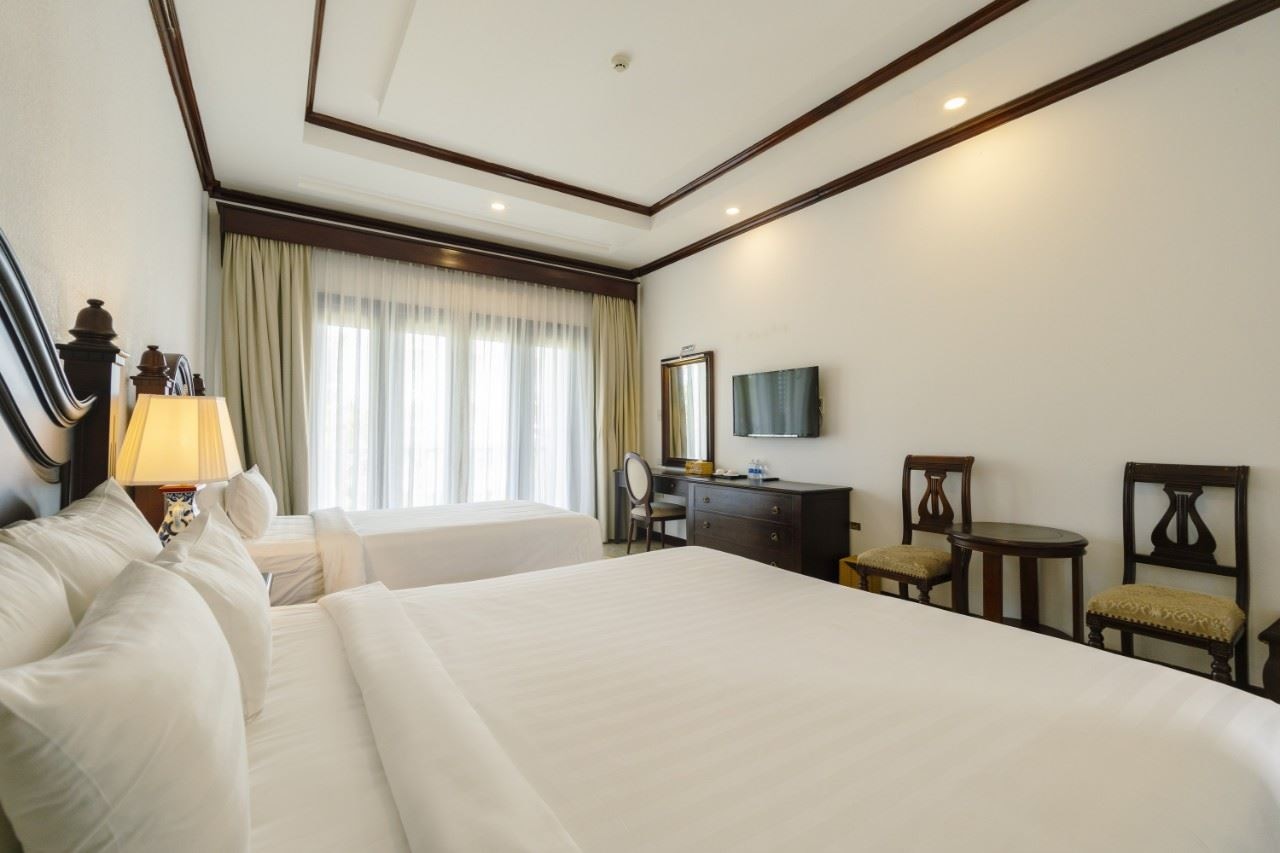 rooms-family-gardenview-with-balcony