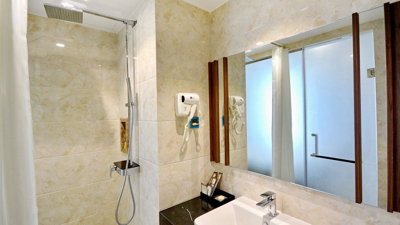 rooms-deluxe-cityview-child-without-extra-bed