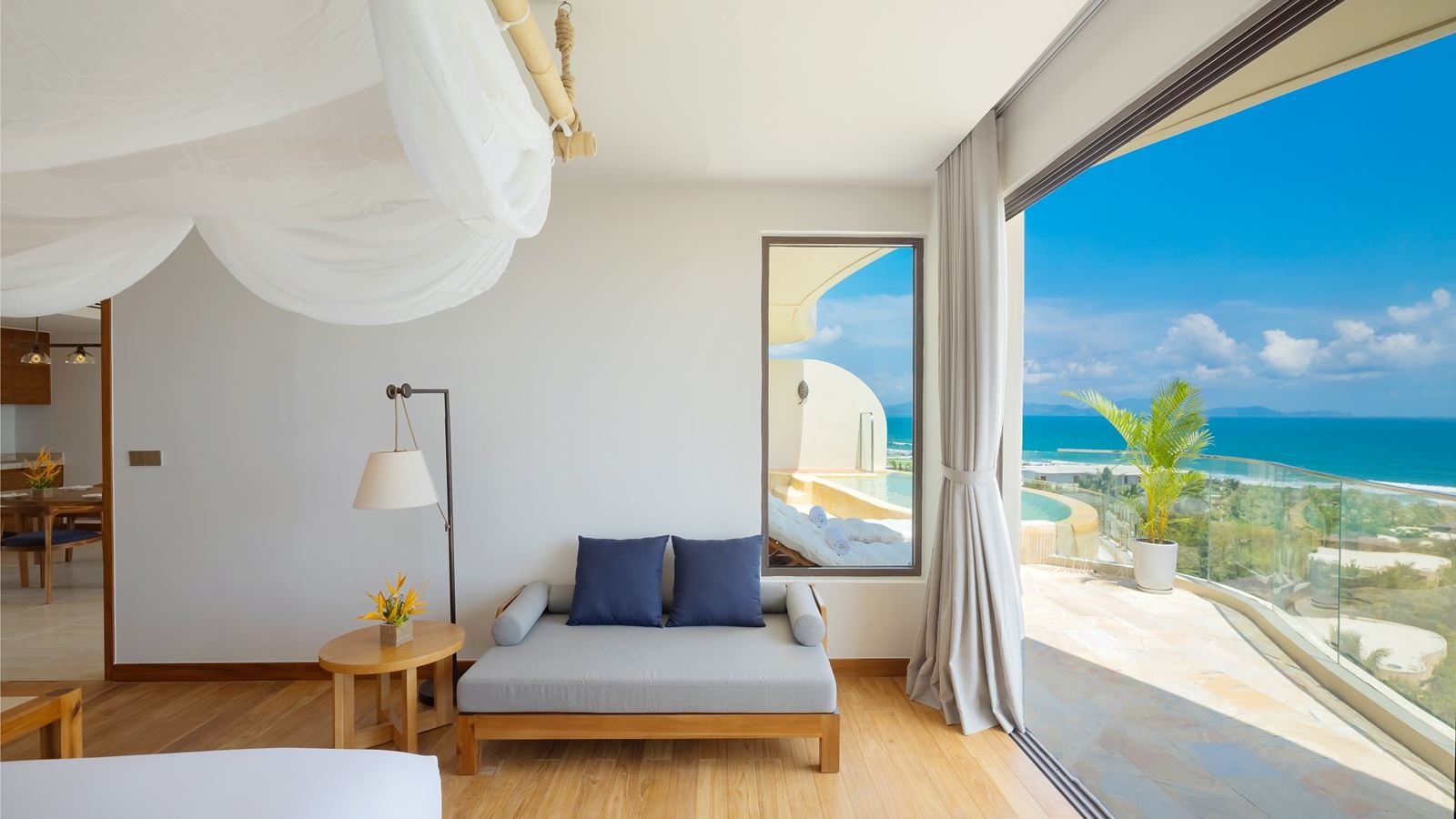 rooms-seaview-sky-pool-villa--family