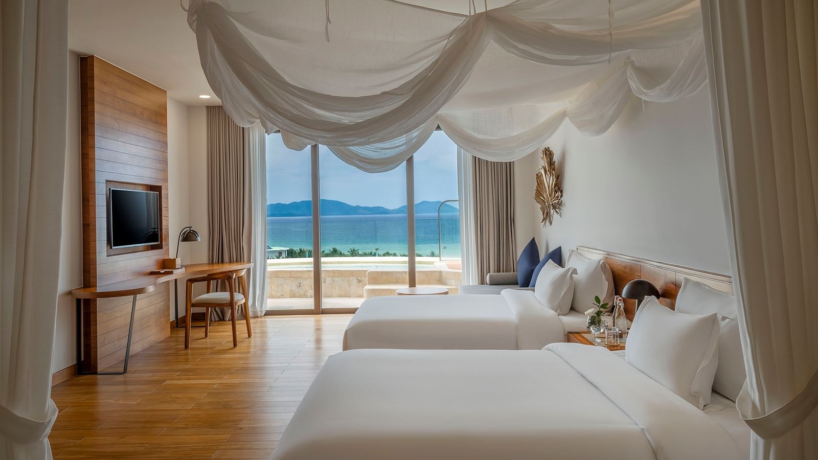 rooms-seaview-sky-pool-villa--family