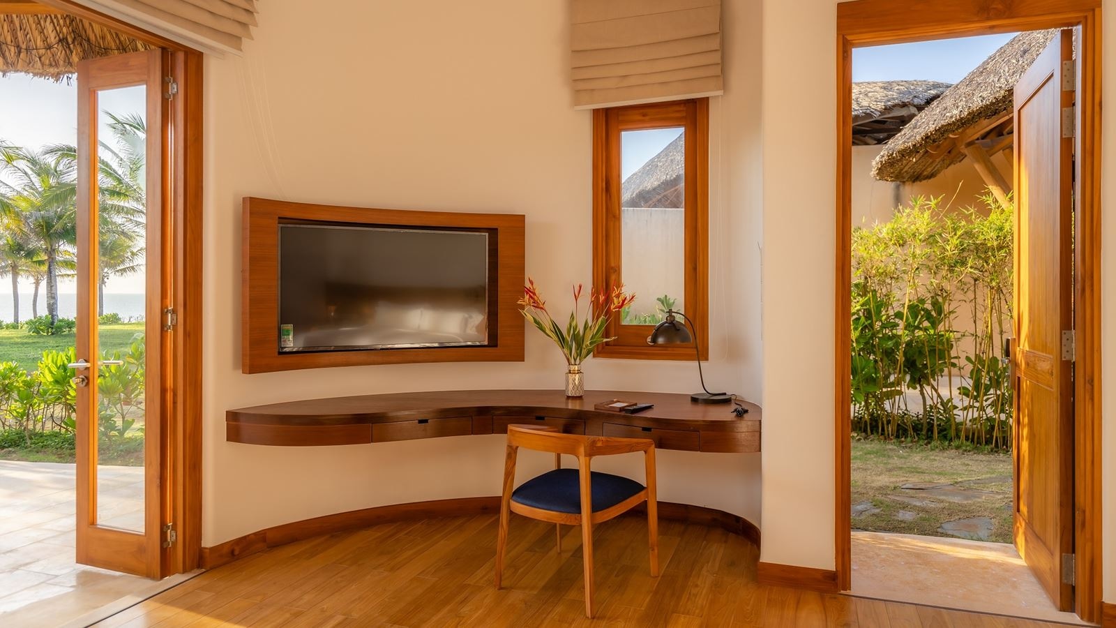 rooms-1-bedroom-beachfront-pool-villa