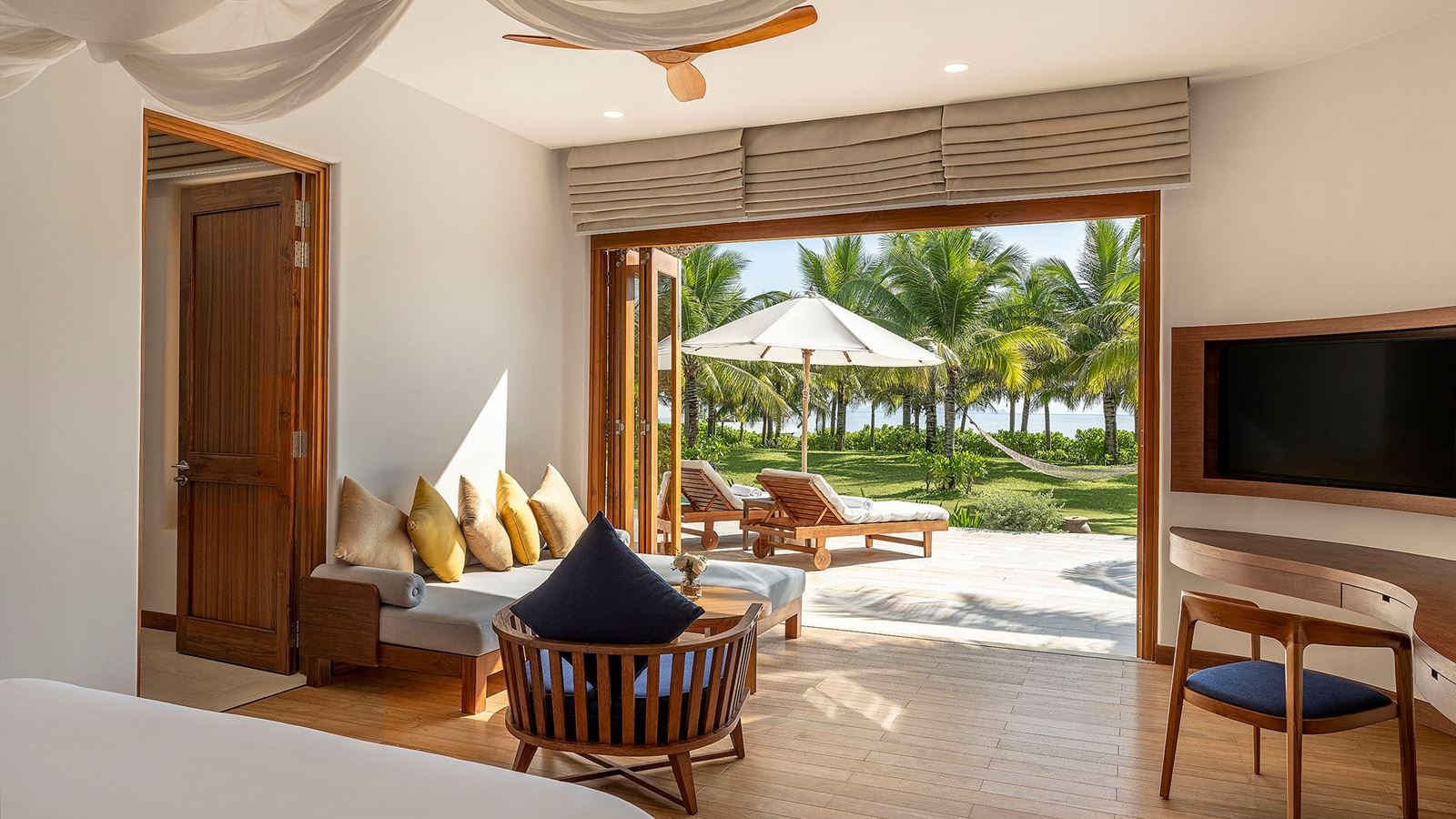 rooms-4-bedroom-beachfront-pool-villa