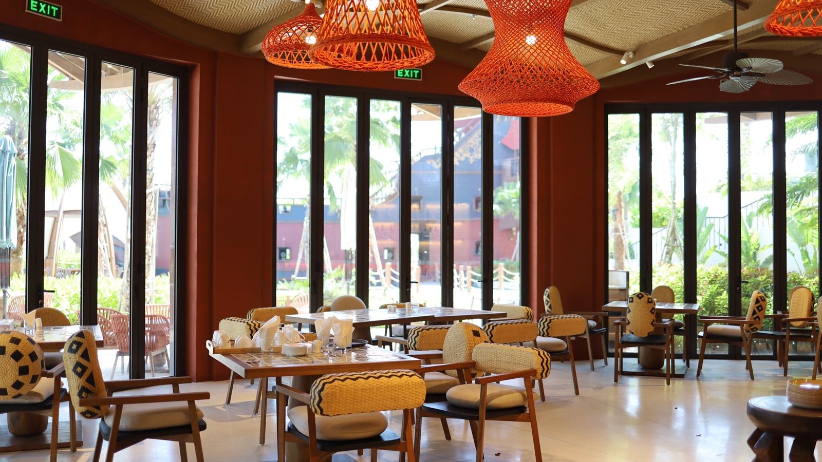 restaurants-black-pearl-restaurant--bar