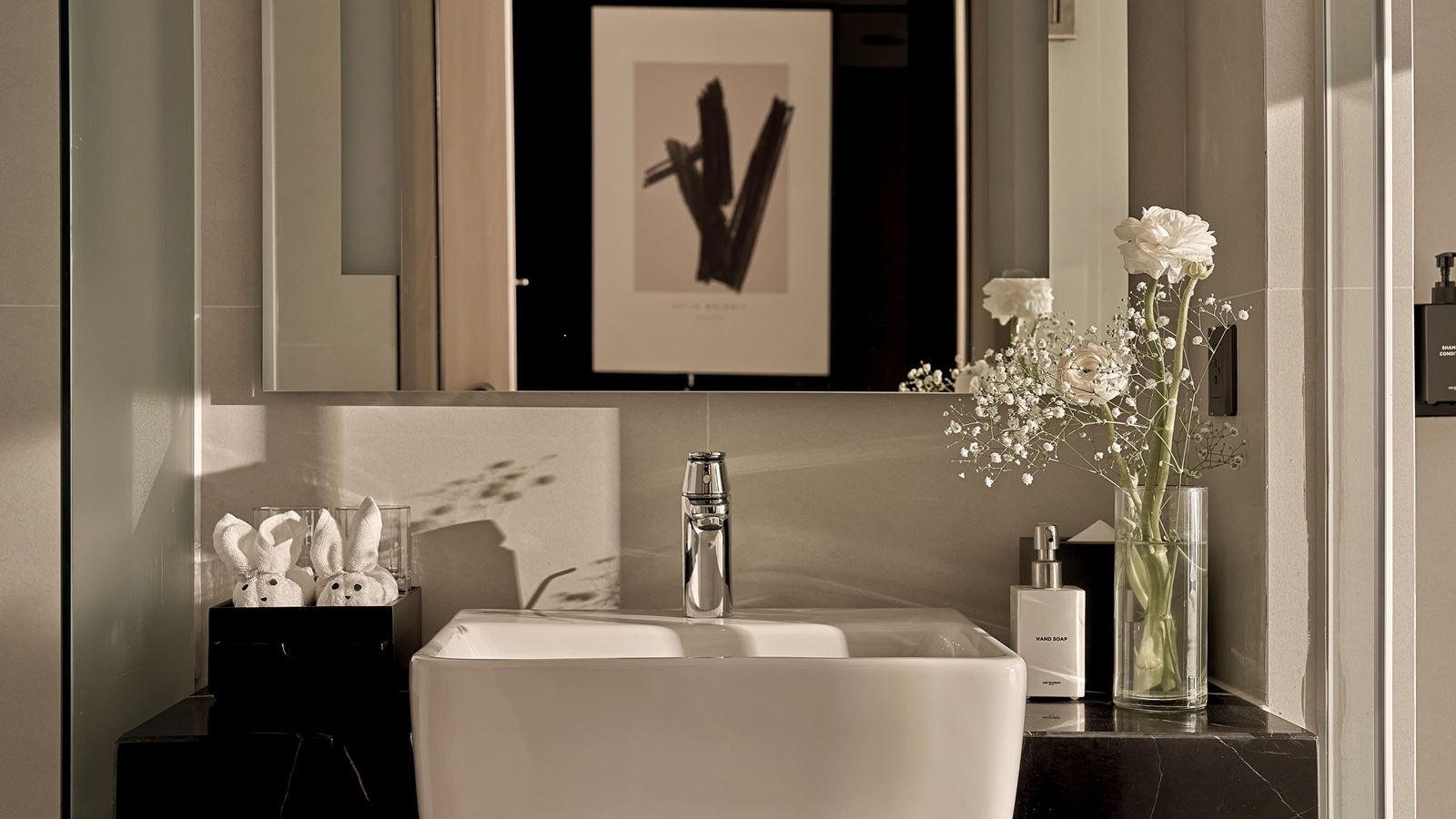 rooms-deluxe-cityview-with-balcony