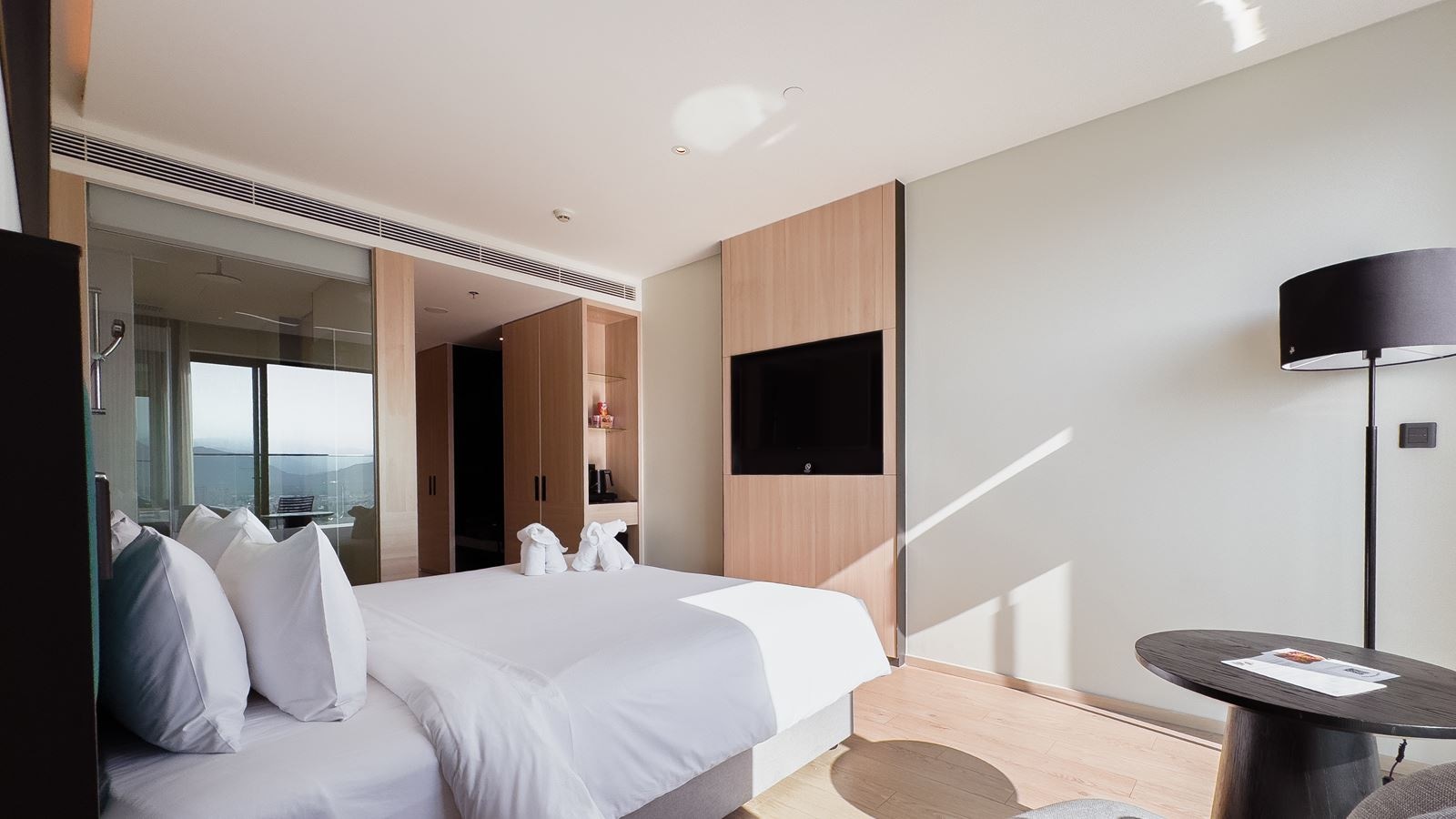 rooms-family-sea-view-with-balcony