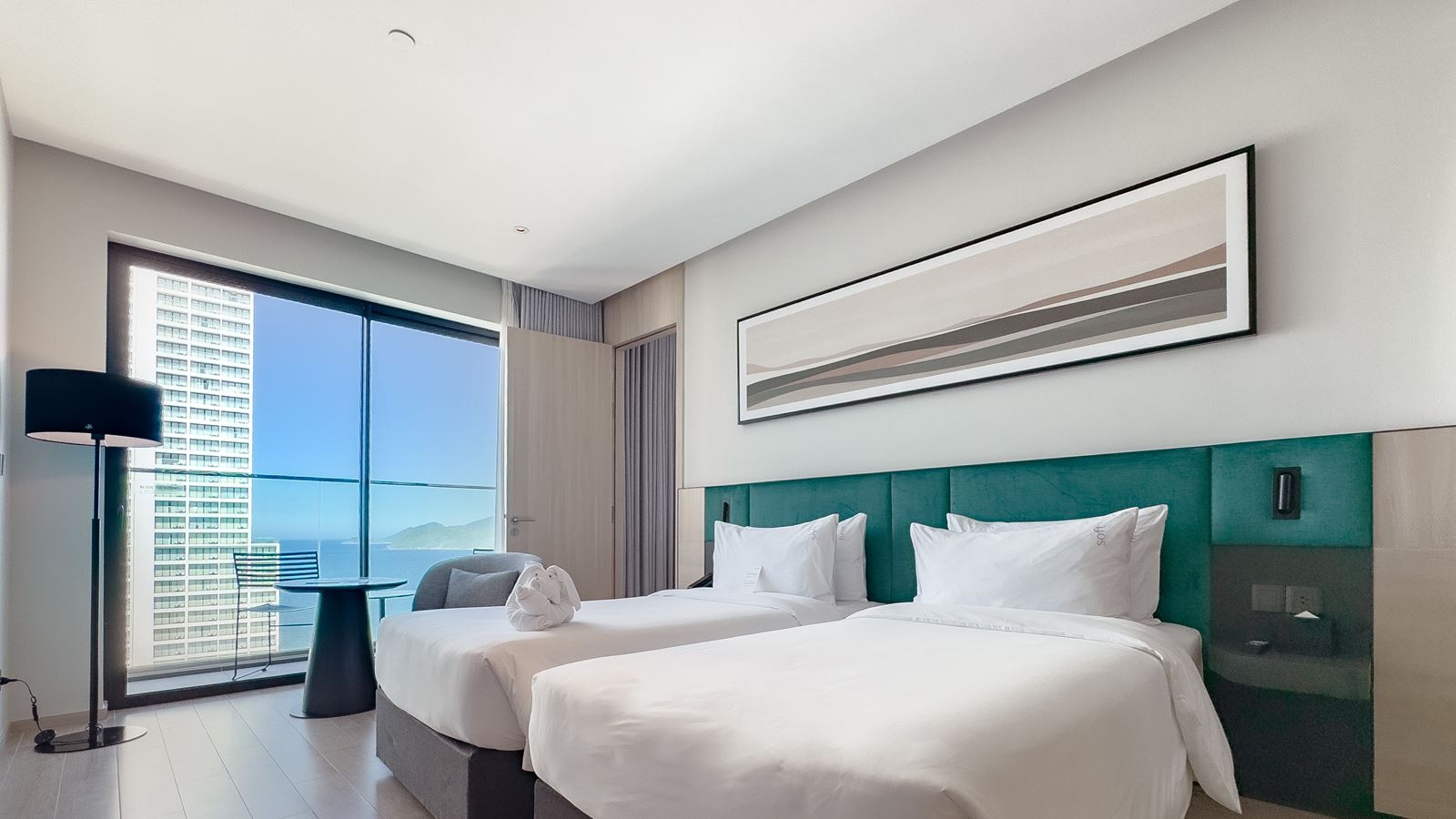 rooms-family-sea-view-with-balcony