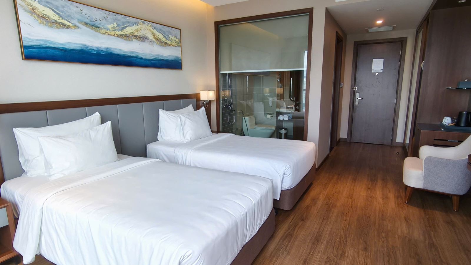 rooms-deluxe-partial-sea-view-with-balcony