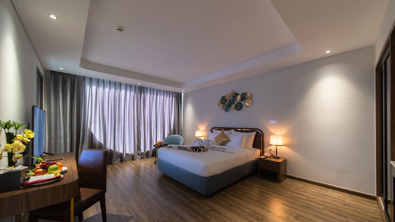 rooms-senior-deluxe-double-city-view