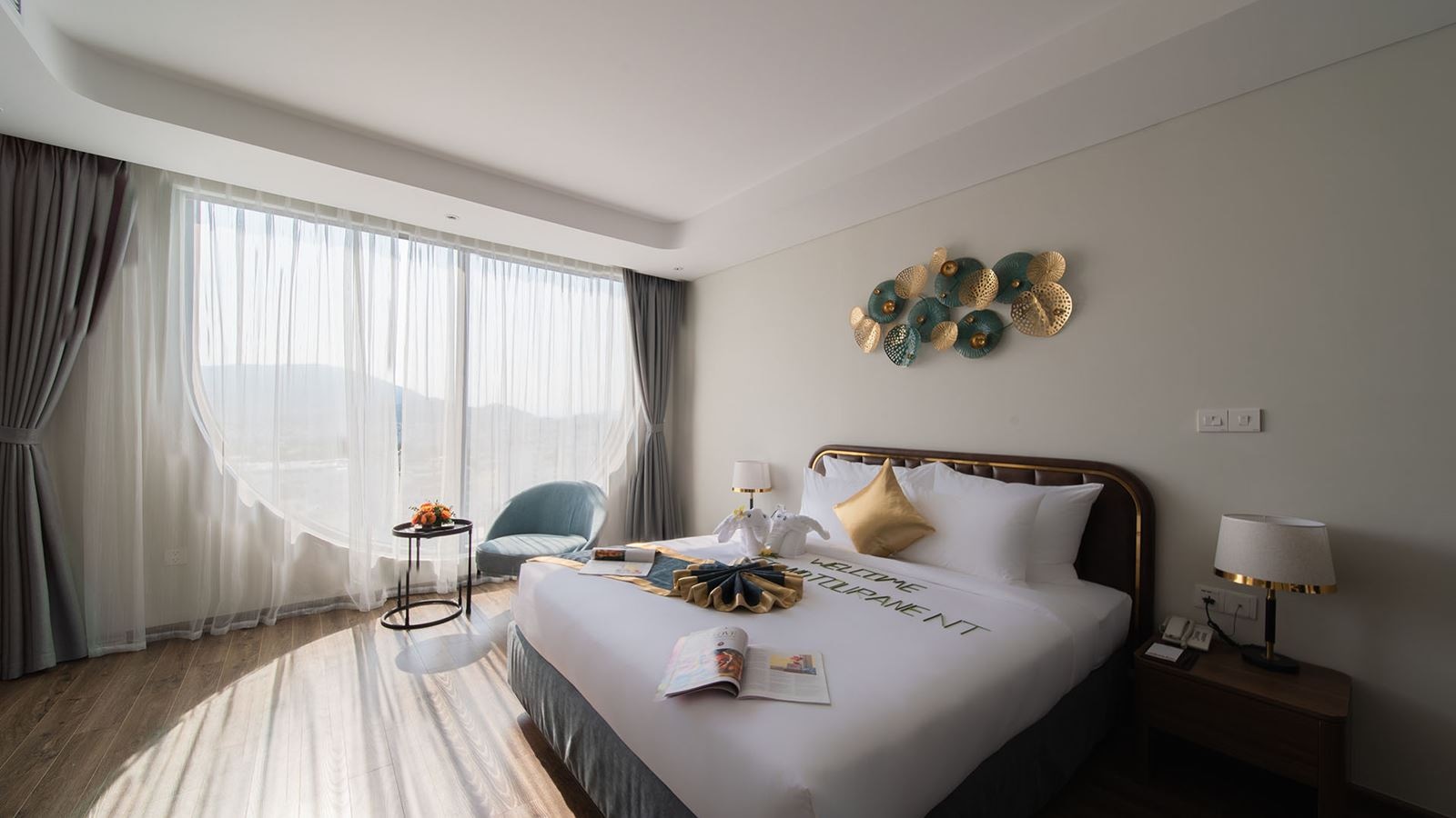 rooms-senior-deluxe-double-city-view