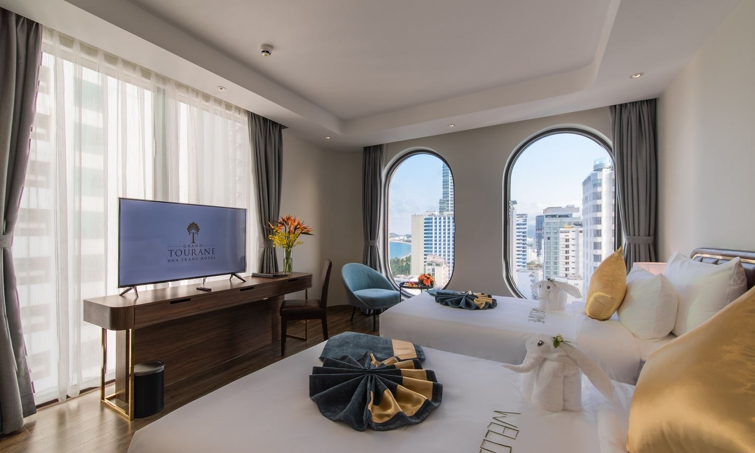 rooms-senior-deluxe-twin-partial-sea-view