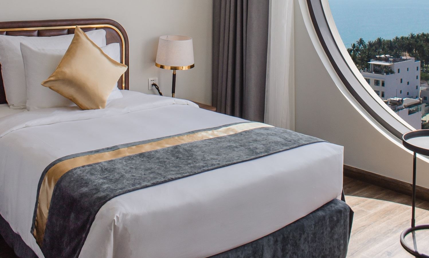 rooms-senior-deluxe-twin-partial-sea-view