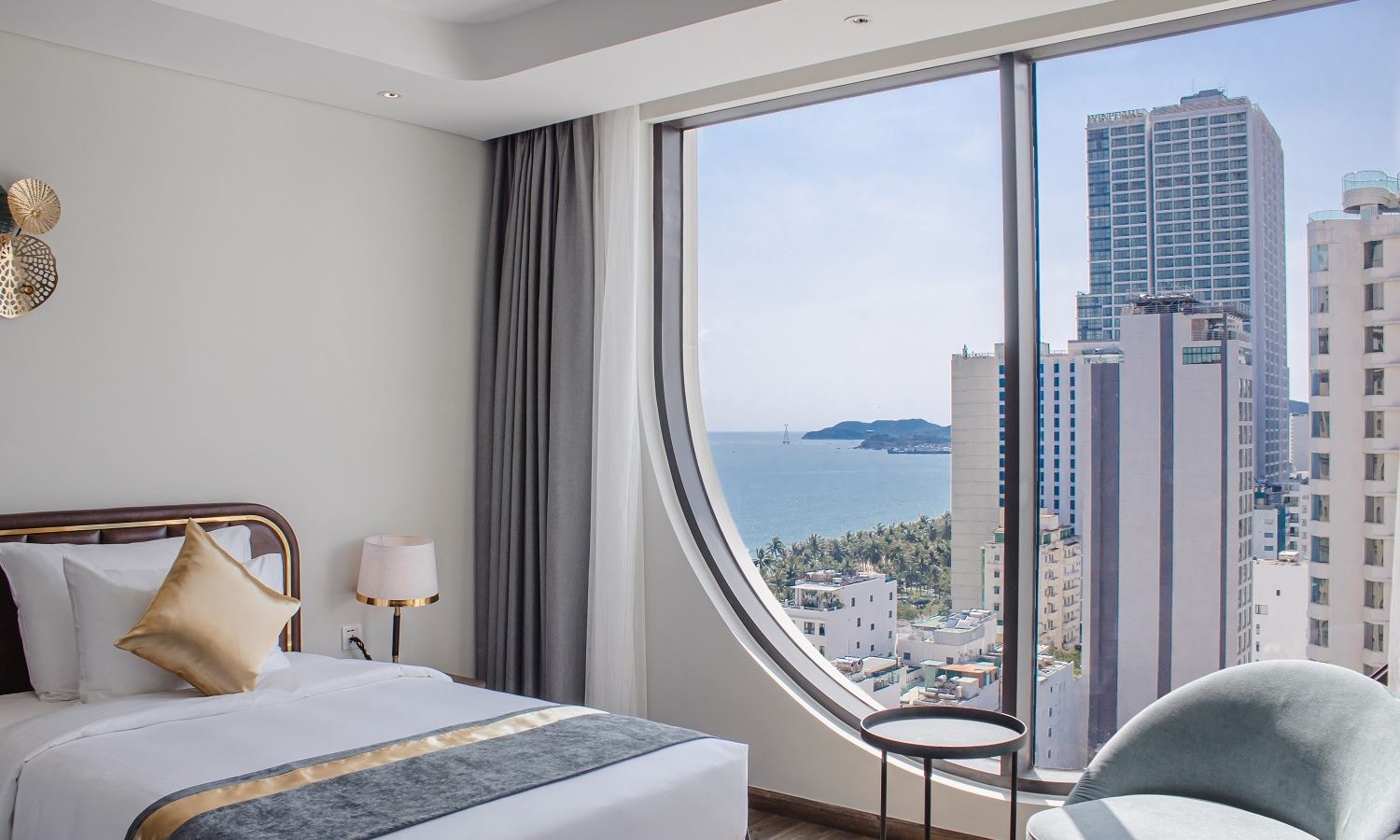 rooms-senior-deluxe-twin-partial-sea-view-child-without-extra-bed