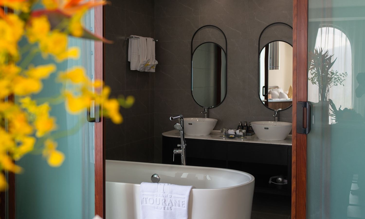 rooms-signature-city-view