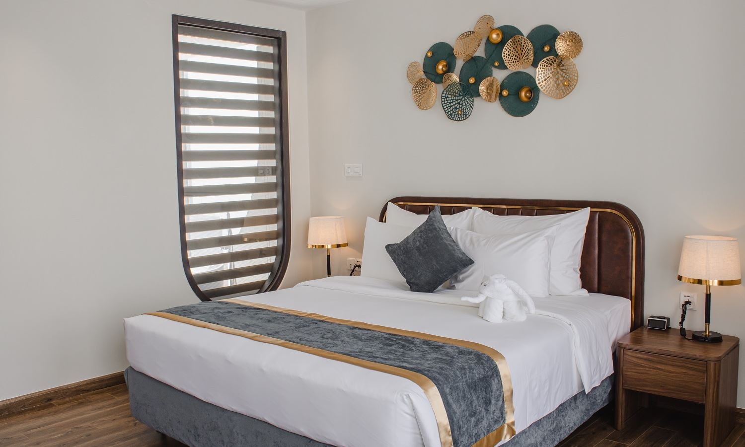 rooms-signature-city-view