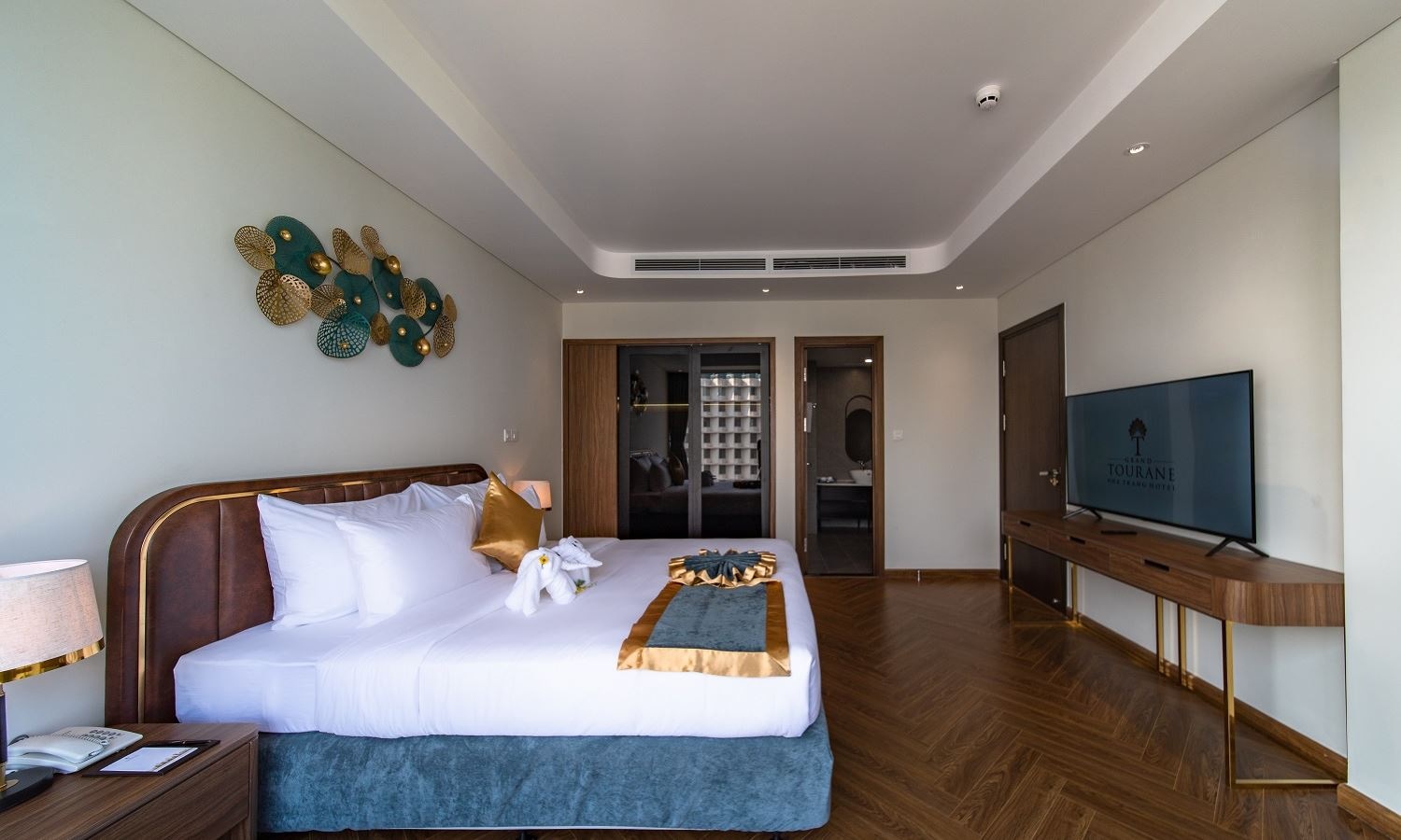 rooms-signature-city-view