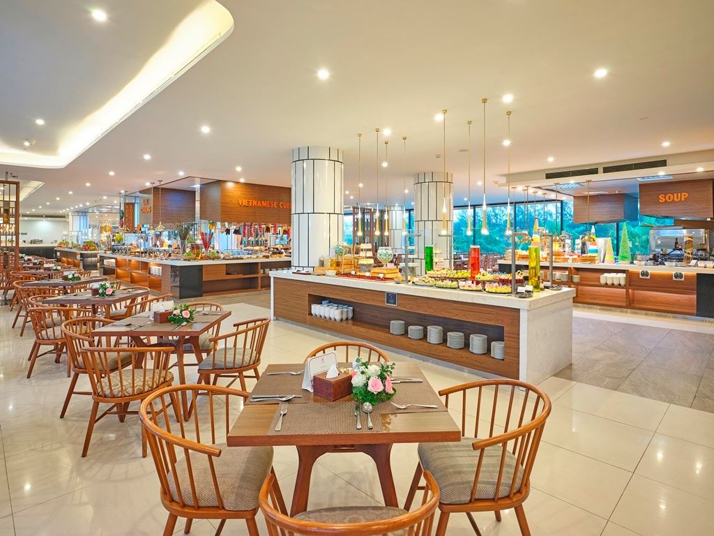 restaurants-gusto-main-restaurant--building--vip-guests