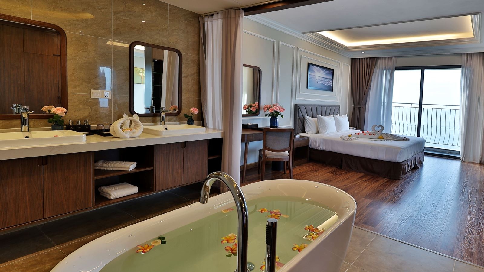 rooms-suite-seaview-with-balcony-child-without-extra-bed