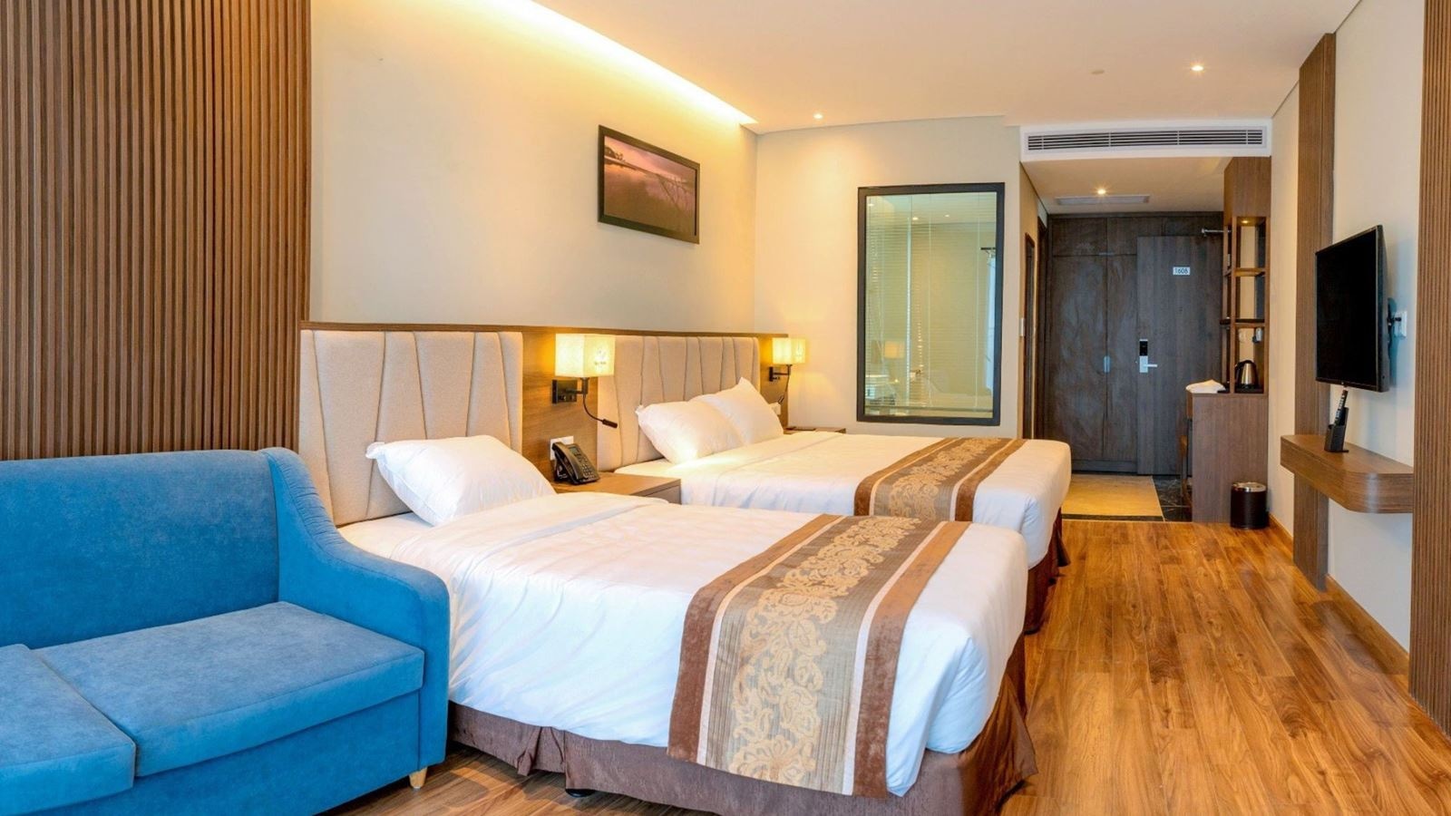 rooms-senior-deluxe-seaview-triple-with-balcony