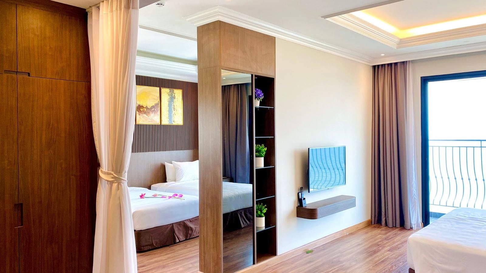 rooms-family-suite-seaview-with-balcony