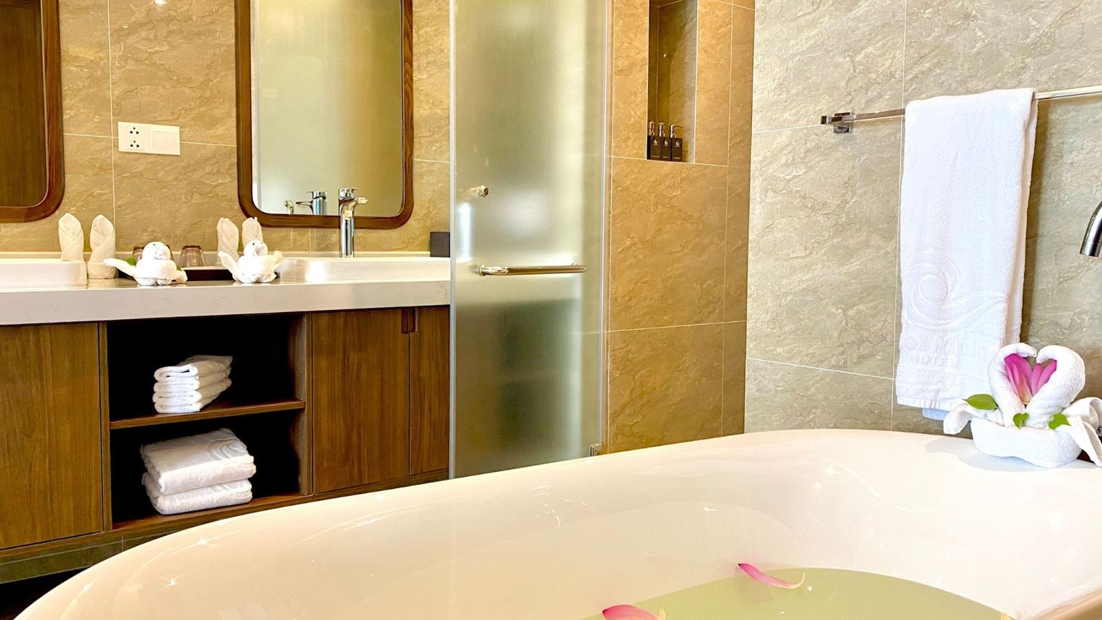 rooms-family-suite-seaview-with-balcony