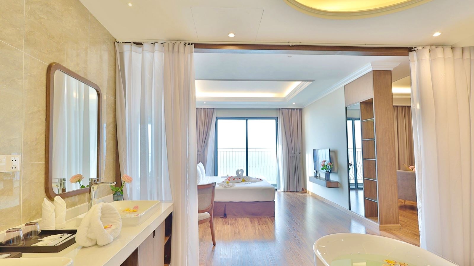 rooms-suite-seaview-with-balcony