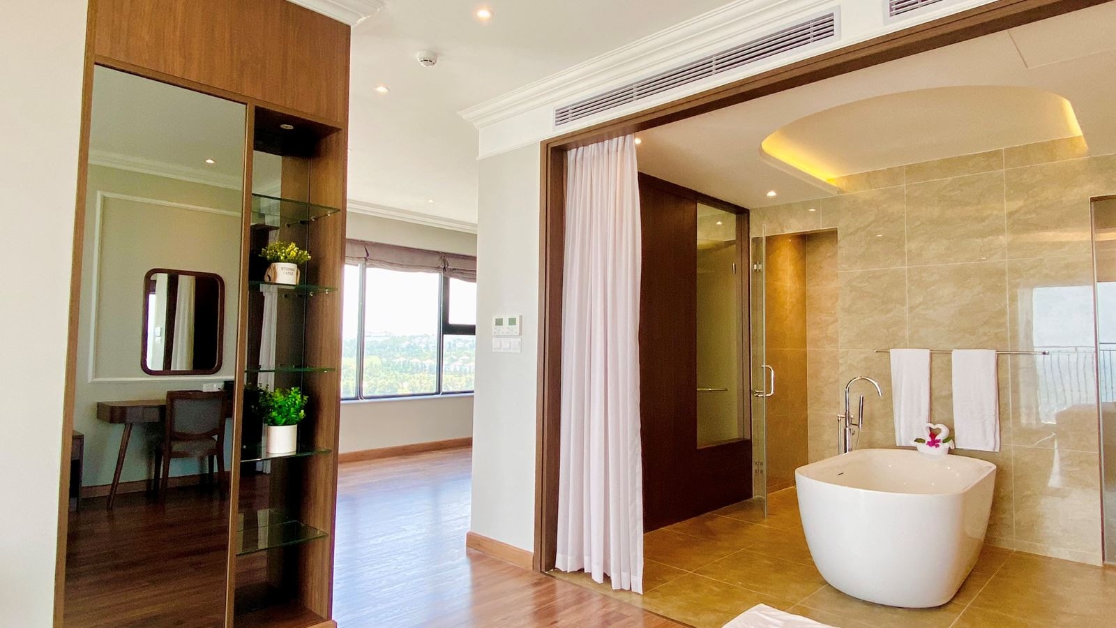 rooms-suite-seaview-with-balcony