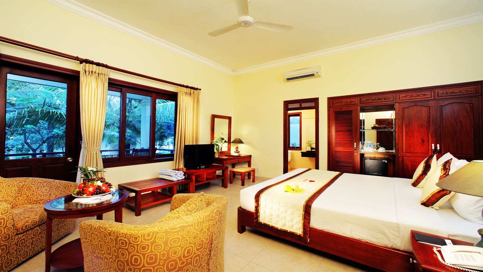 rooms-room-deluxe-gardenview-balcony