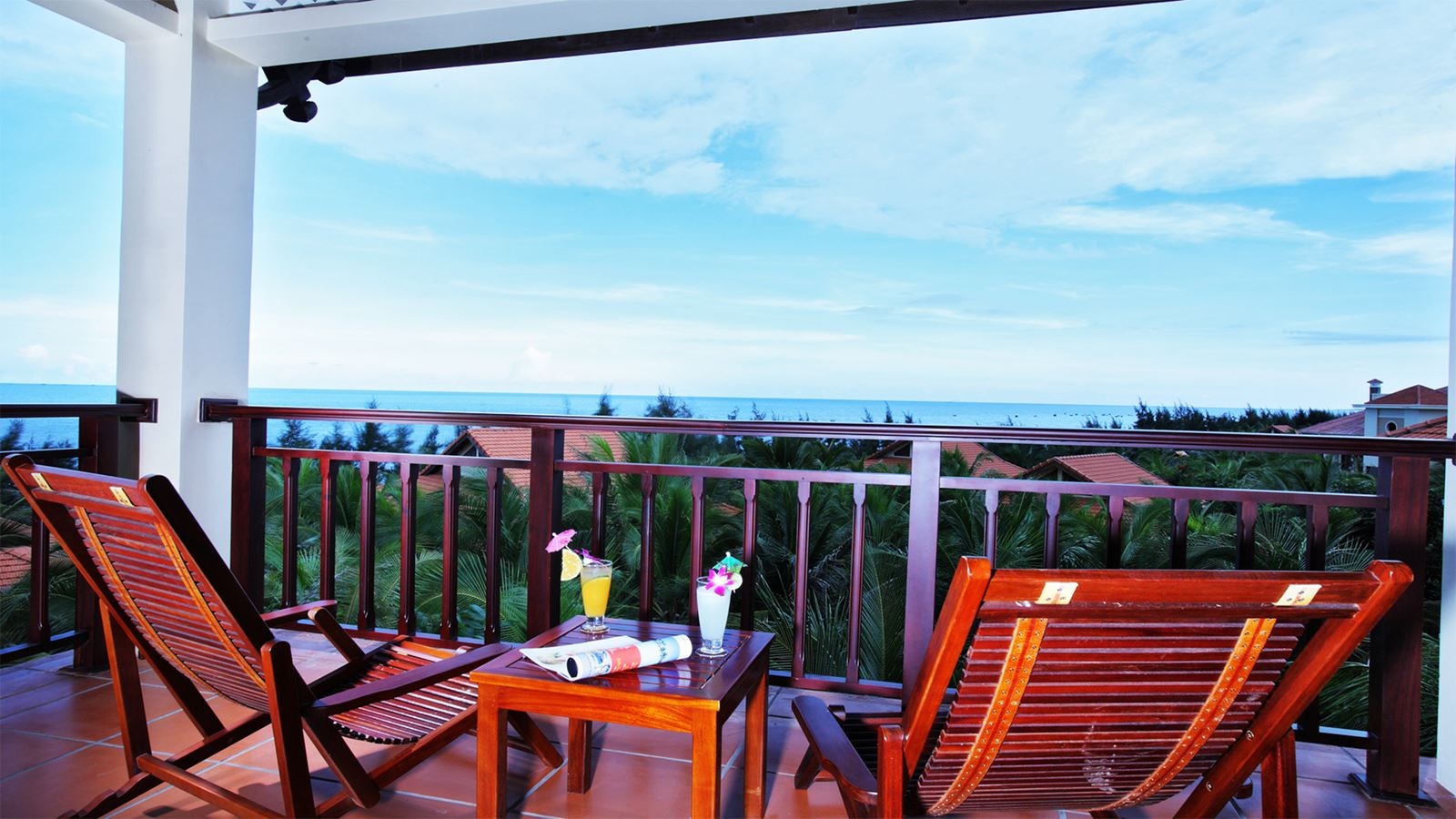 rooms-room-deluxe-seaview-balcony