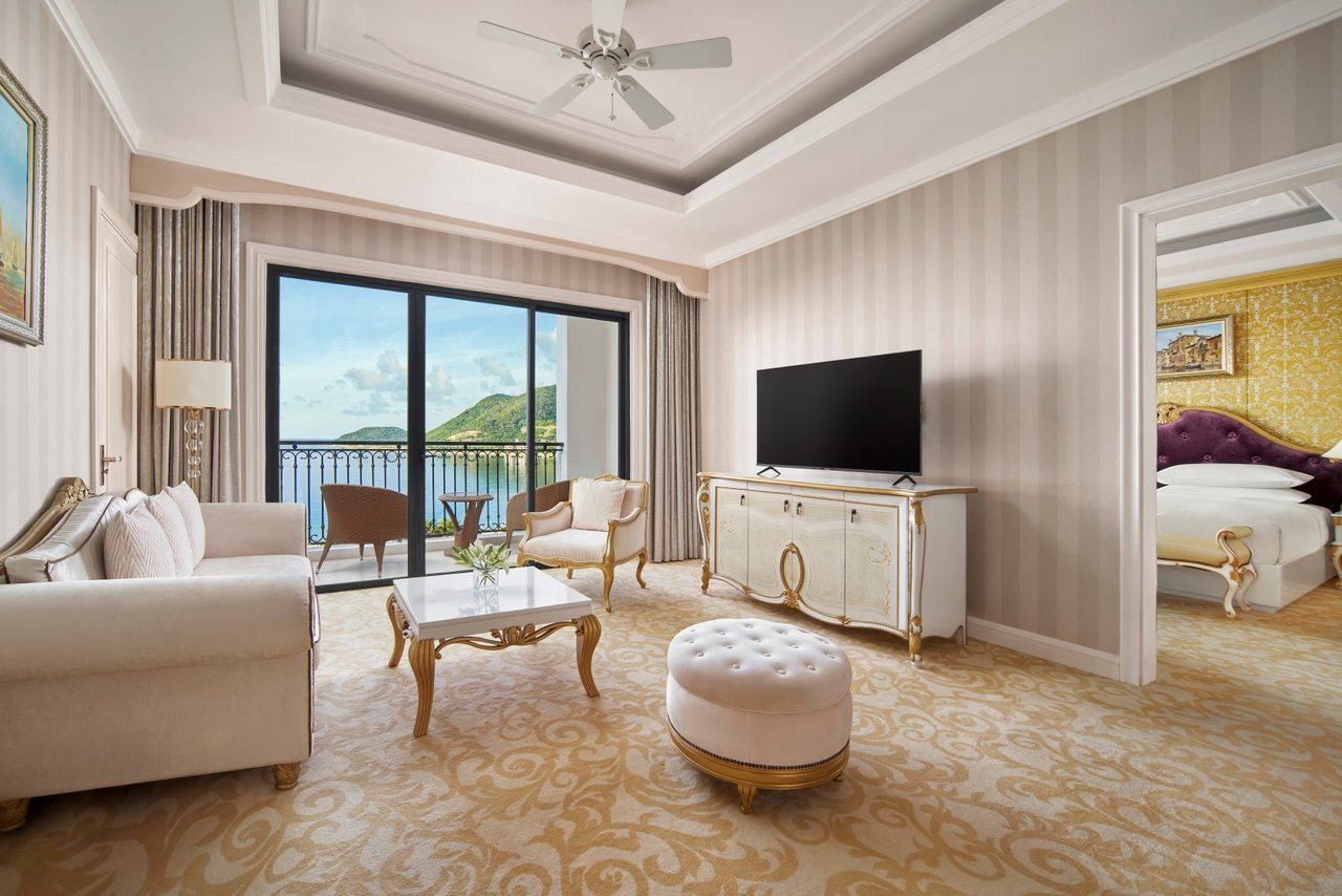 rooms-executive-suite-ocean-view