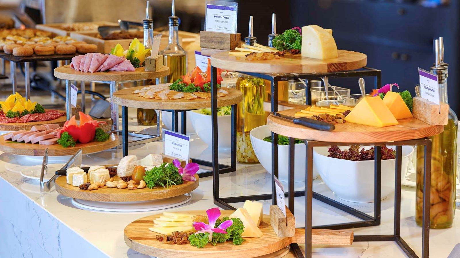 restaurants-breezes-restaurant