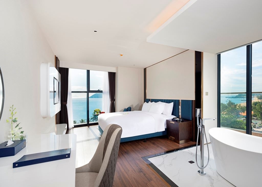rooms-romatic-suite-oceanview-with-balcony-child-without-extra-bed