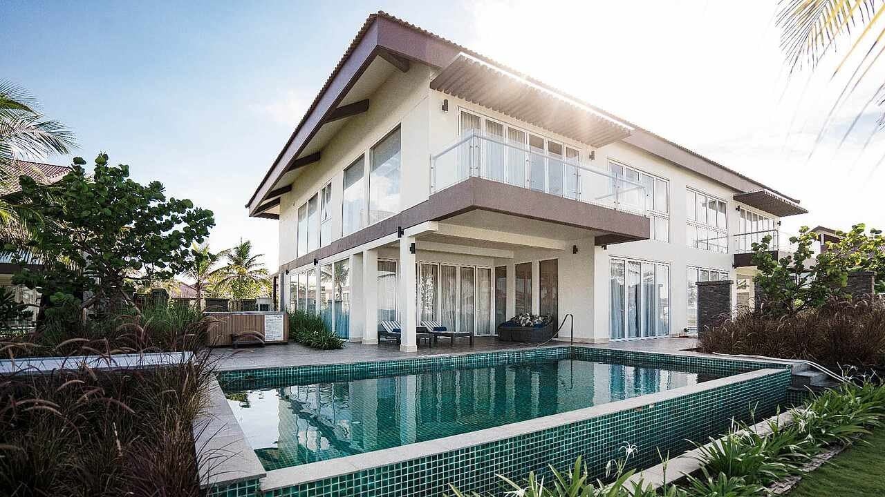 rooms-three-bedrooms-ocean-front-pool-villa