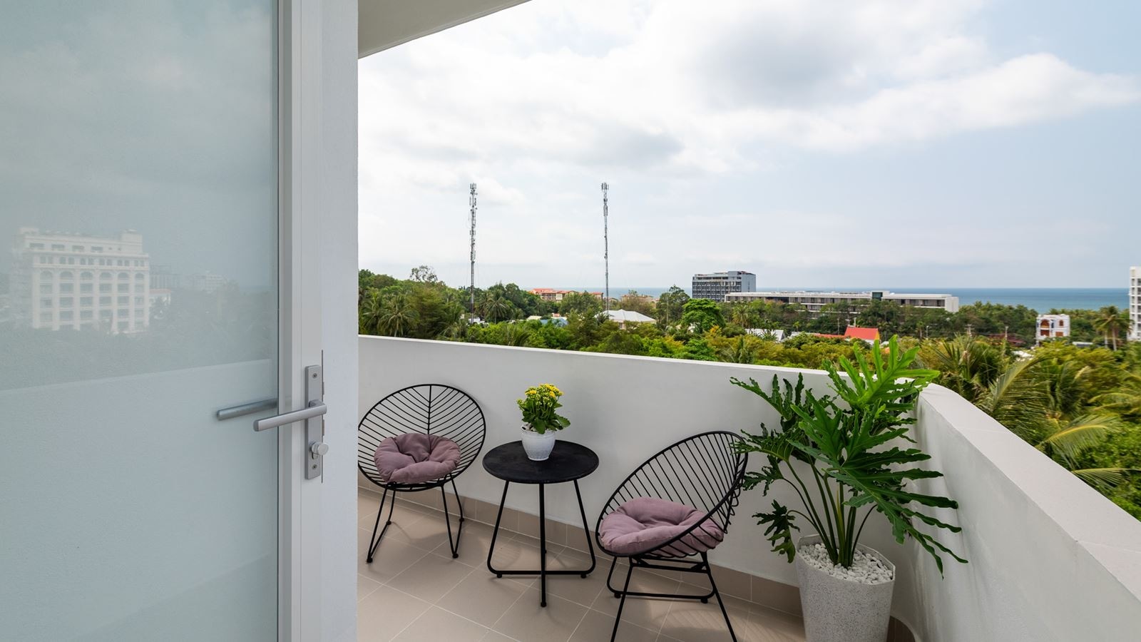 rooms-deluxe-with-balcony-child-without-extra-bed