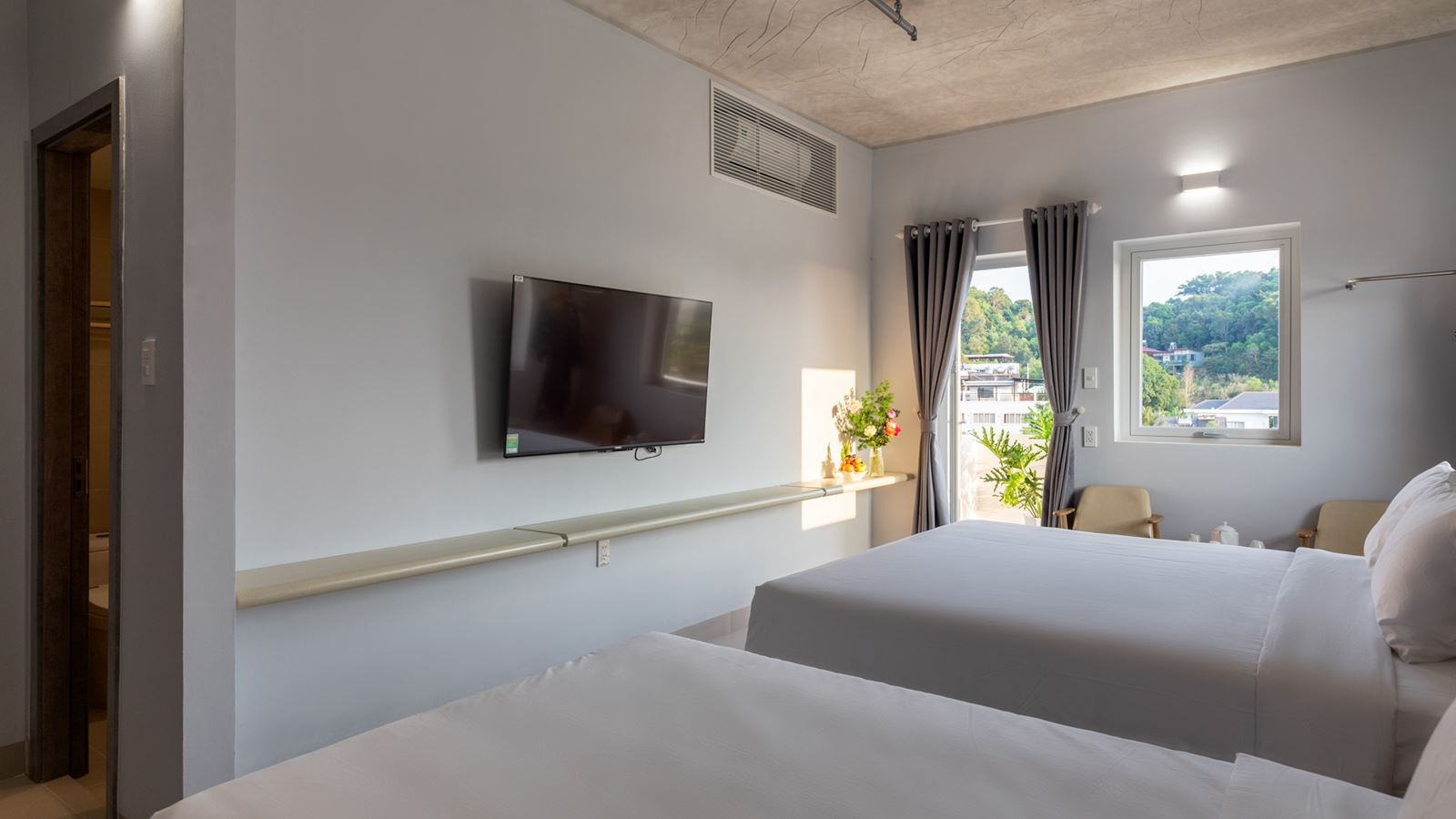 rooms-deluxe-triple-with-balcony