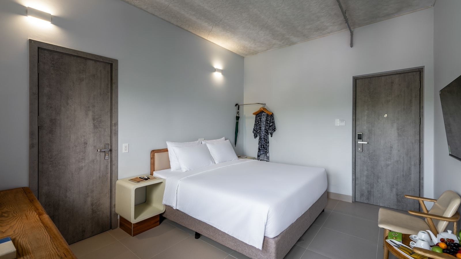 rooms-family-connecting-with-balcony