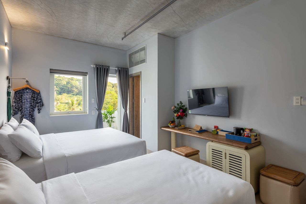 rooms-superior-triple-with-balcony