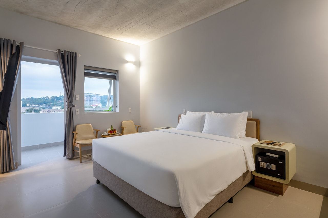 rooms-deluxe-with-balcony