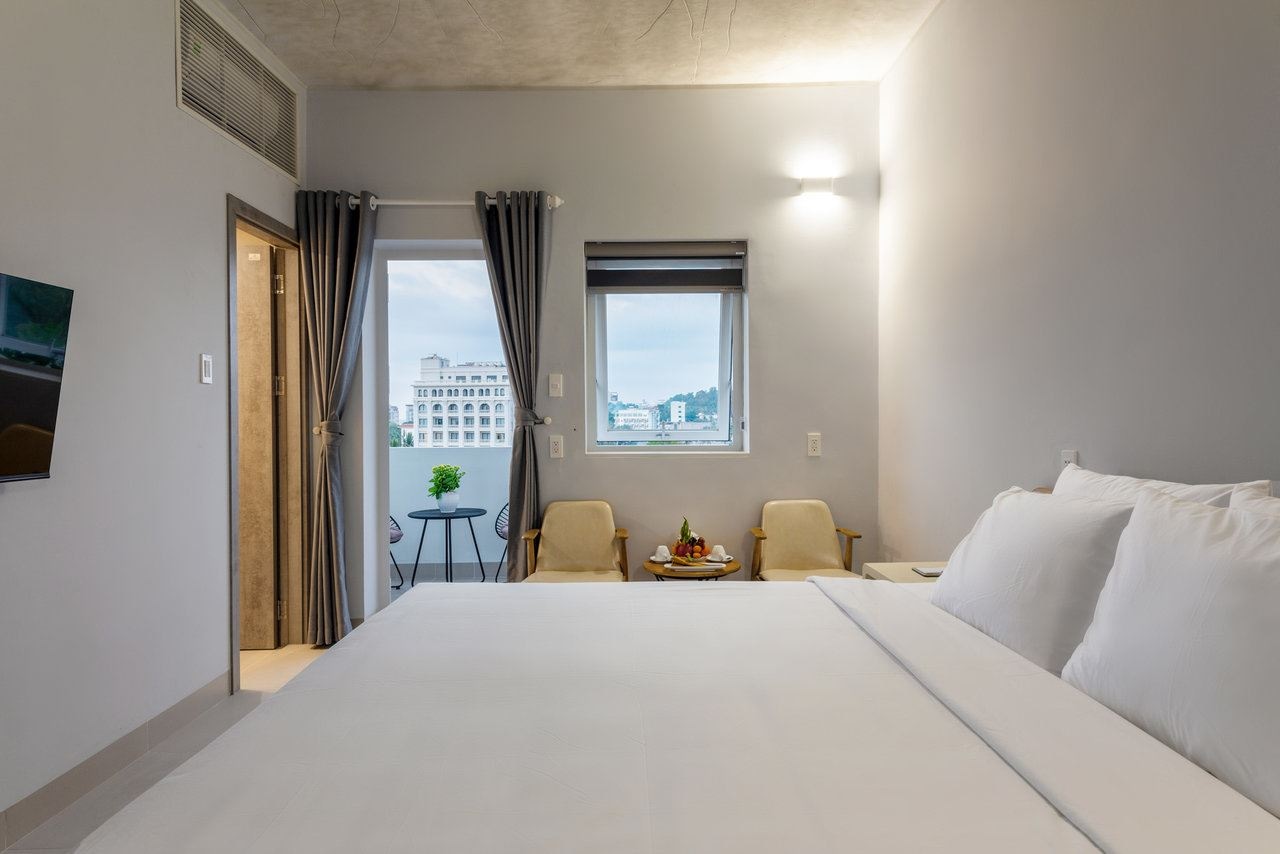 rooms-deluxe-with-balcony