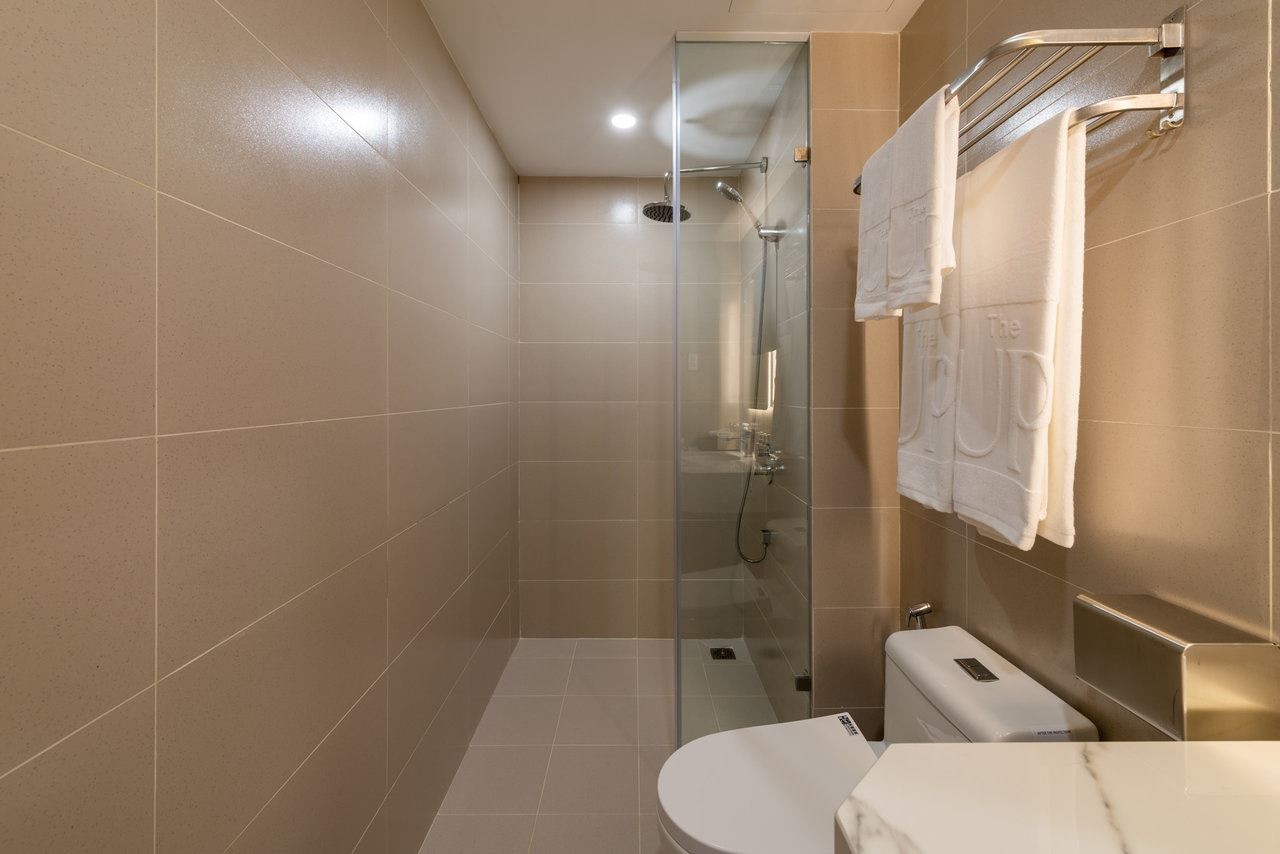 rooms-family-connecting-with-balcony