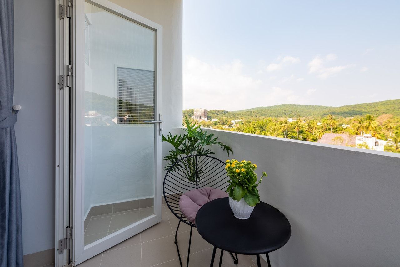 rooms-family-connecting-with-balcony