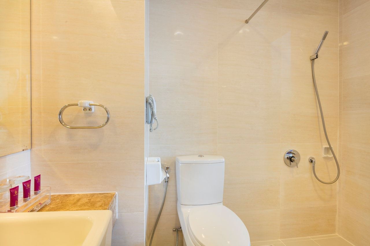 rooms-family-deluxe-city-view