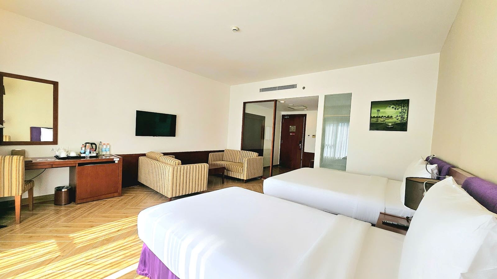 rooms-family-deluxe-city-view