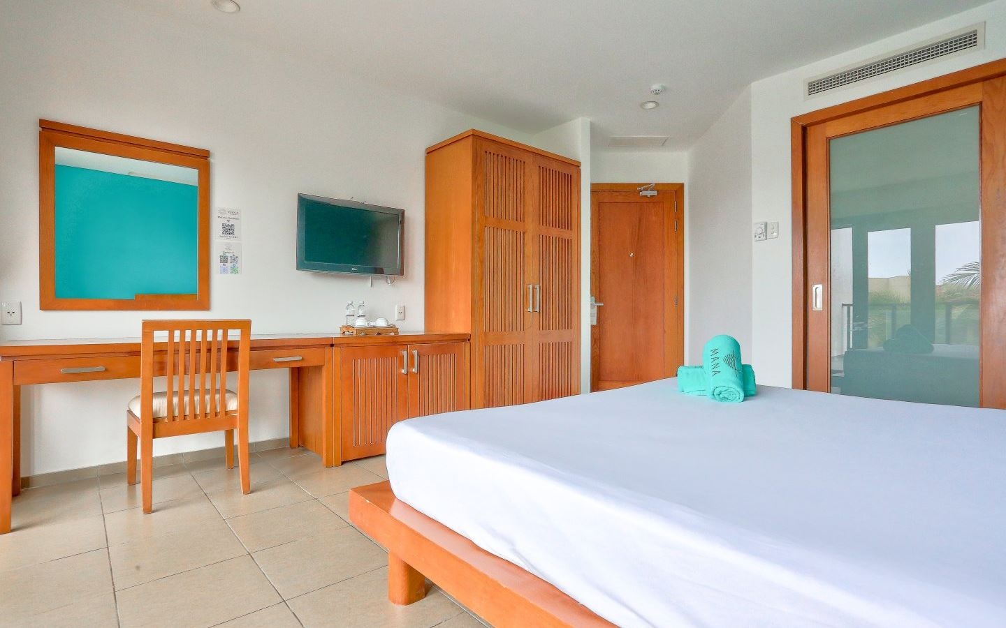 rooms-deluxe-balcony-garden-view