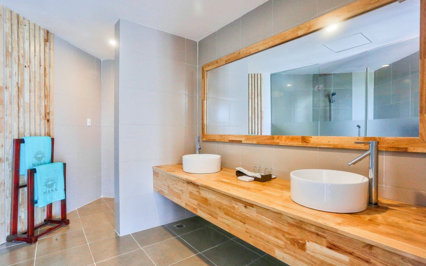 rooms-deluxe-balcony-ocean-view